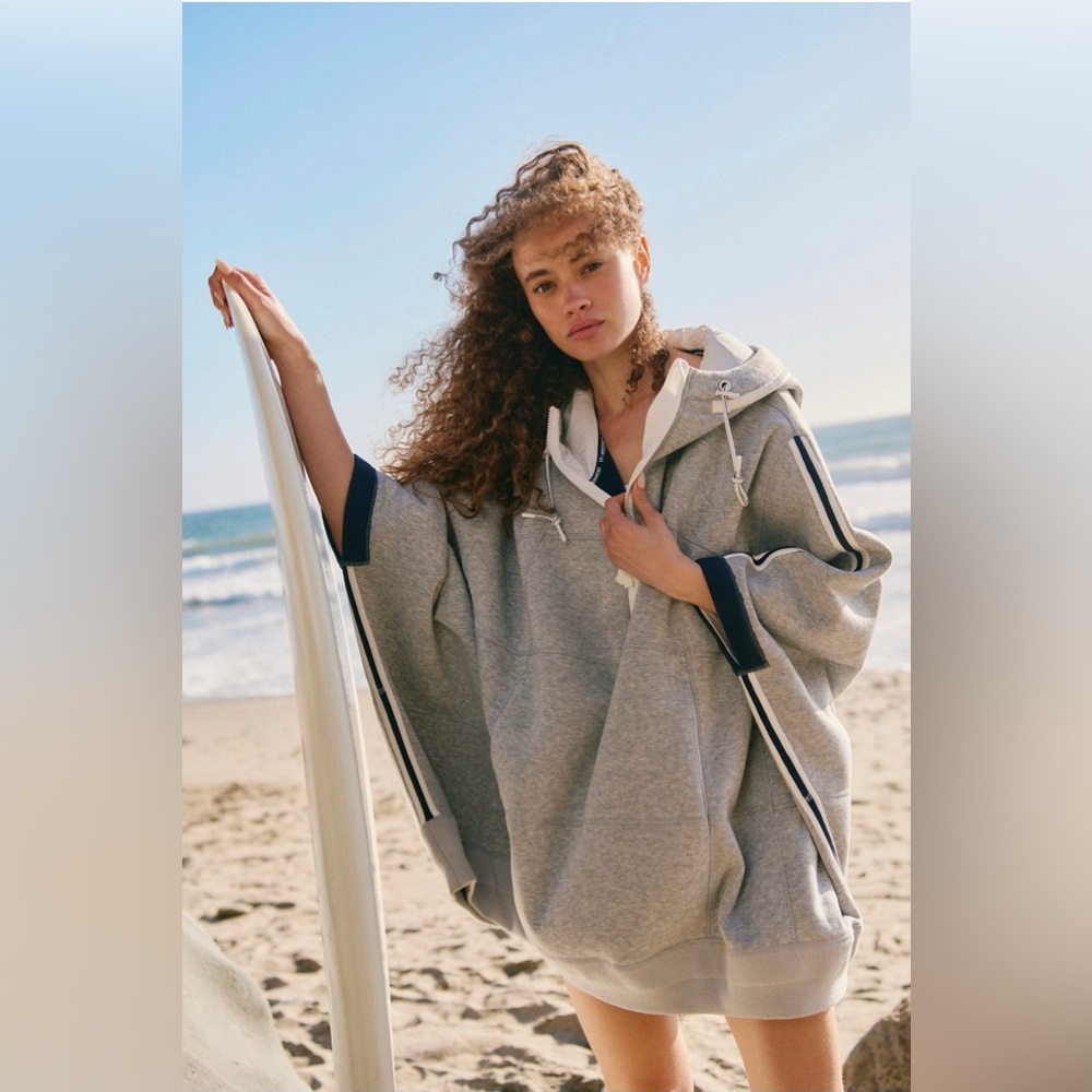 FREE PEOPLE Salt Air Cocoon Hoodie. M/L
Excellent Used Condition